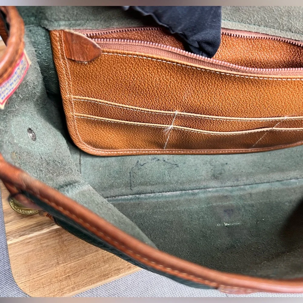 Vintage Green Dooney & Bourke Surrey Crossbody Messenger bag - Picture 10 of 10